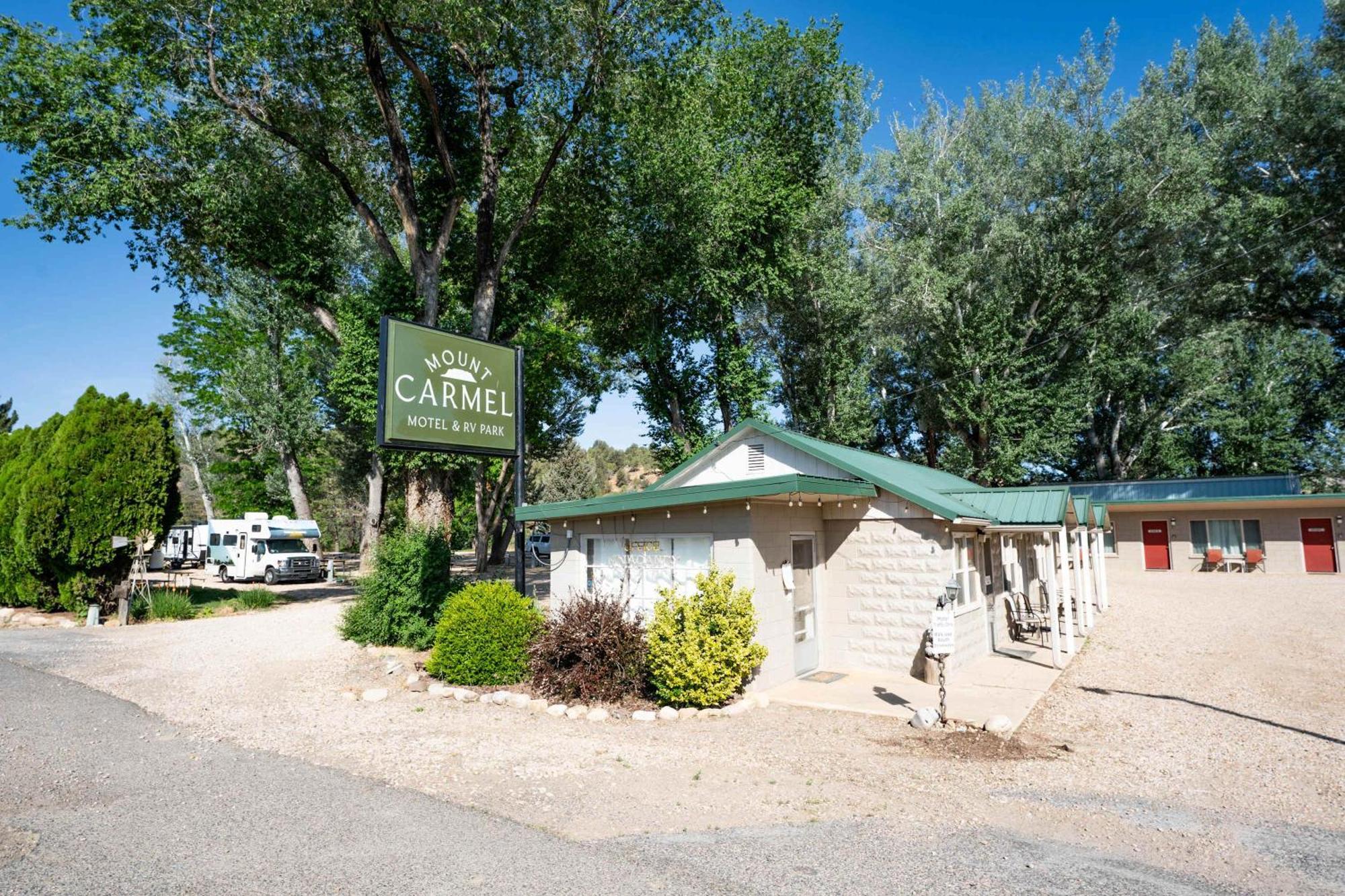 The Park Cabin At Mount Carmel Motel And Rv Park Esterno foto